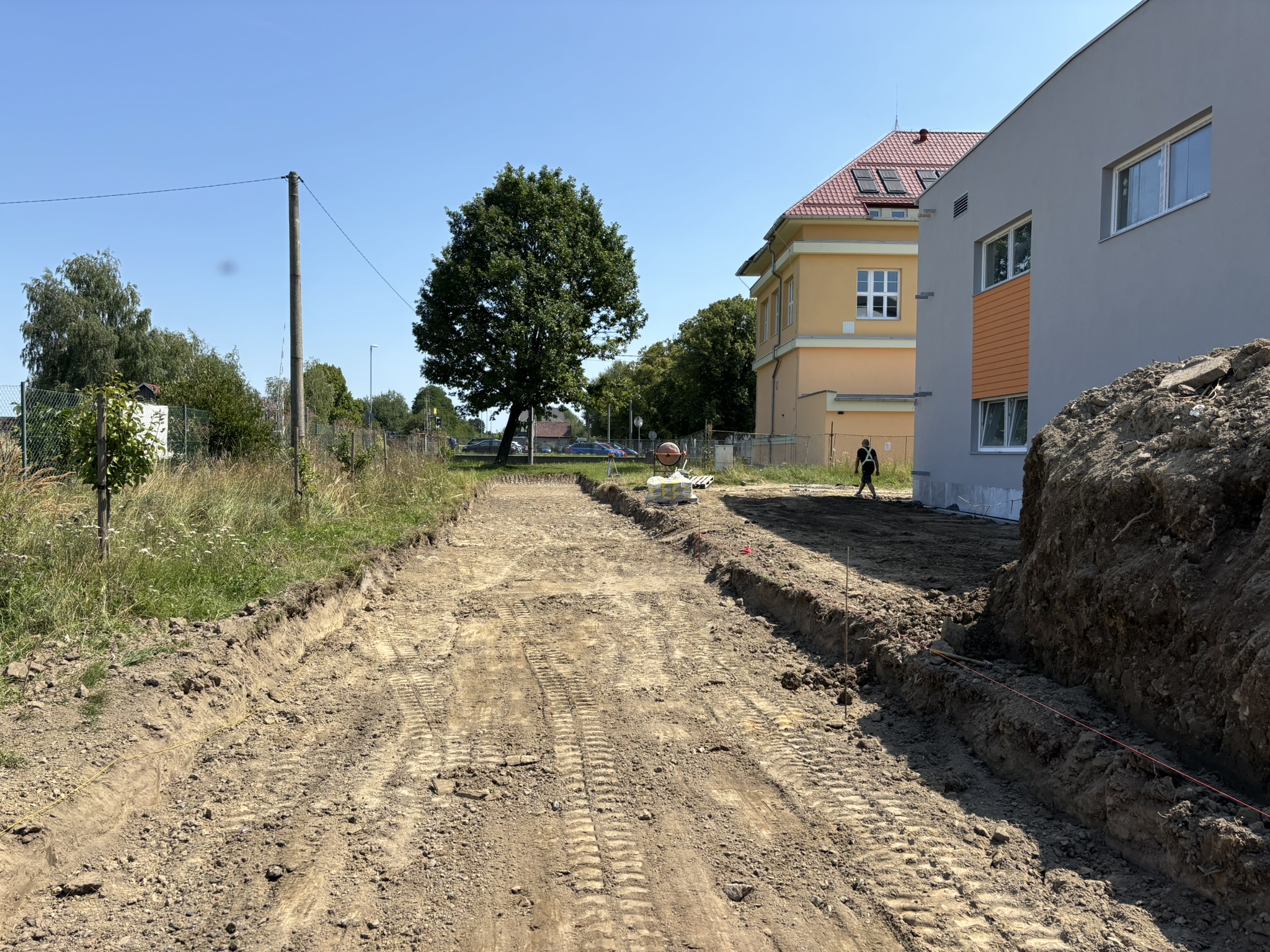 Nová běžecká dráha u základní školy